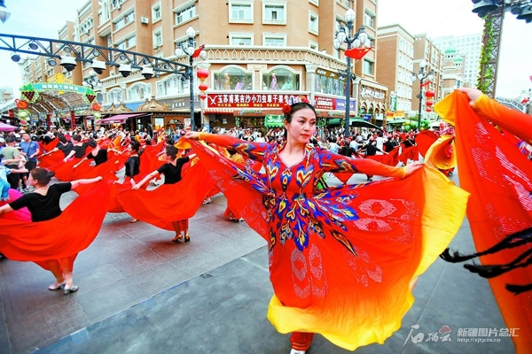“这支舞是我在新疆学的，最正宗！”